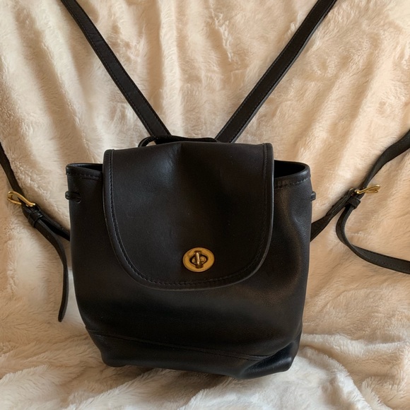Coach Handbags - Vintage leather Coach backpack 9960
